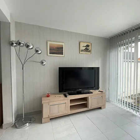 בית נופש Modern And Bright Walk To With Garage *