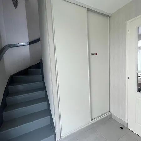 Modern And Bright Walk To With Garage