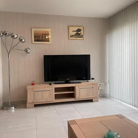Modern And Bright Walk To With Garage Holiday home Berck
