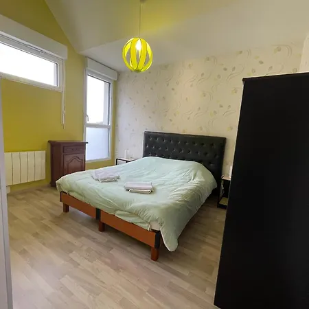 Modern And Bright Walk To With Garage Berck
