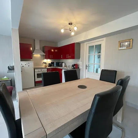 Modern And Bright Walk To With Garage