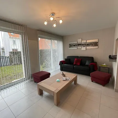 Modern And Bright Walk To With Garage Holiday home